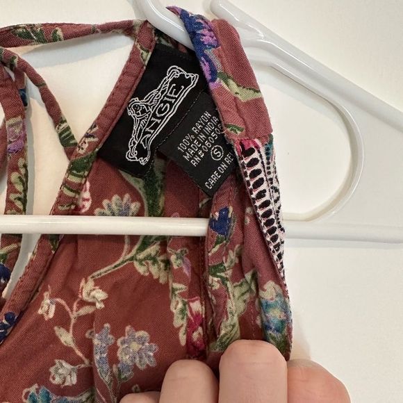 Angie women's sleeveless tank top with criss cross front detail - Picture 6 of 7